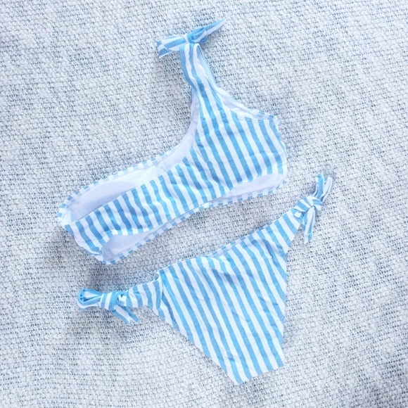 Sexy One Shoulder Light Blue & White Knot Bikini - Picture 7 of 7